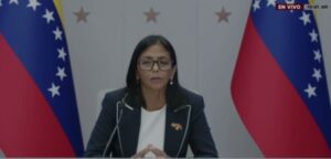 Delcy Rodríguez "dejó el plumero" tras ofrecerse a responder preguntas en foro de Miami (VIDEO)