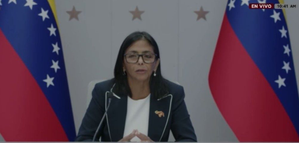 Delcy Rodríguez "dejó el plumero" tras ofrecerse a responder preguntas en foro de Miami (VIDEO)