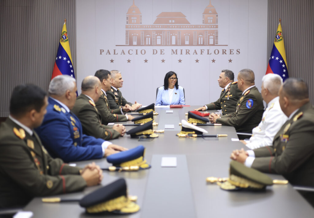 Delcy Rodríguez renueva el alto mando militar