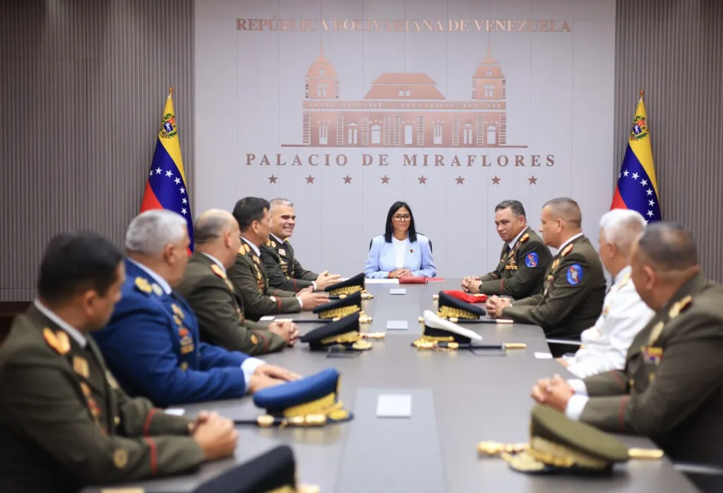 Delcy Rodríguez se reunió con el Alto Mando Militar en Miraflores