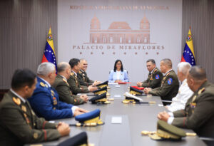 Delcy Rodríguez se reunió en Miraflores con Padrino López para "leerle la cartilla" tras su destitución