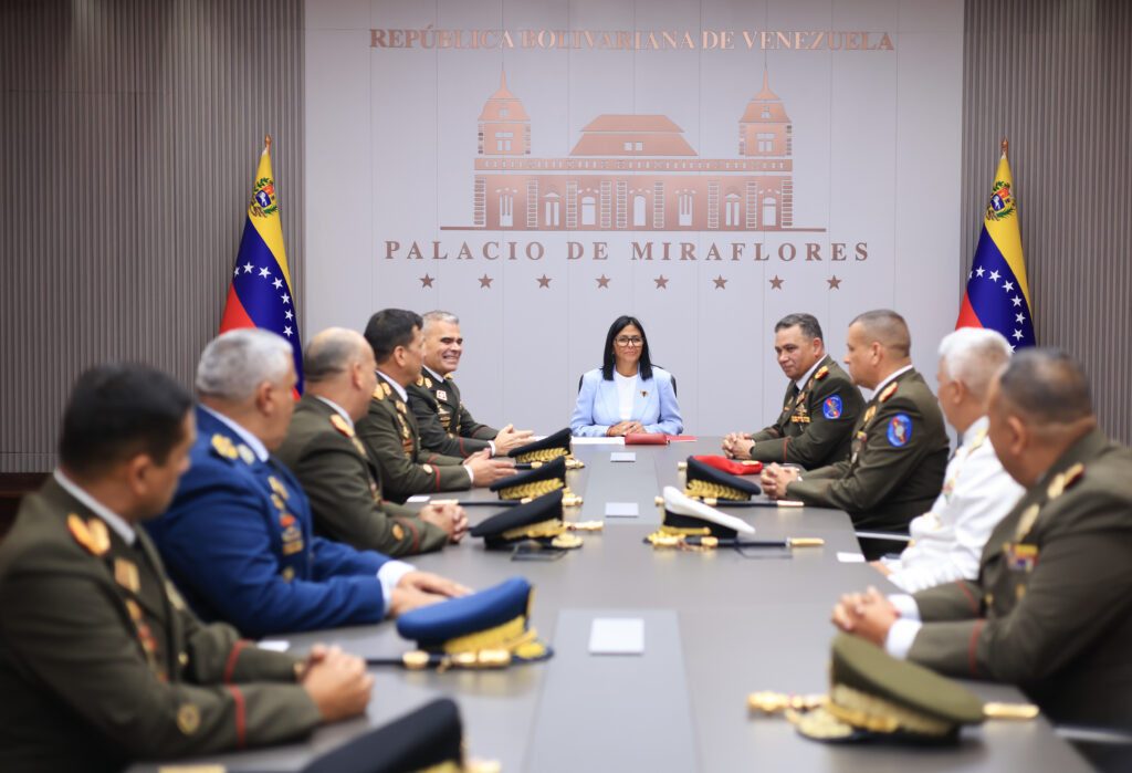 Delcy Rodríguez se reunió en Miraflores con Padrino López para "leerle la cartilla" tras su destitución