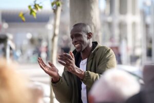 Detenido el exdiputado de Podemos Serigne Mbaye por una refriega con agentes de la Policía en Madrid | europapress.es