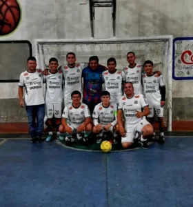 Diamante celebró su victoria en torneo de futsal