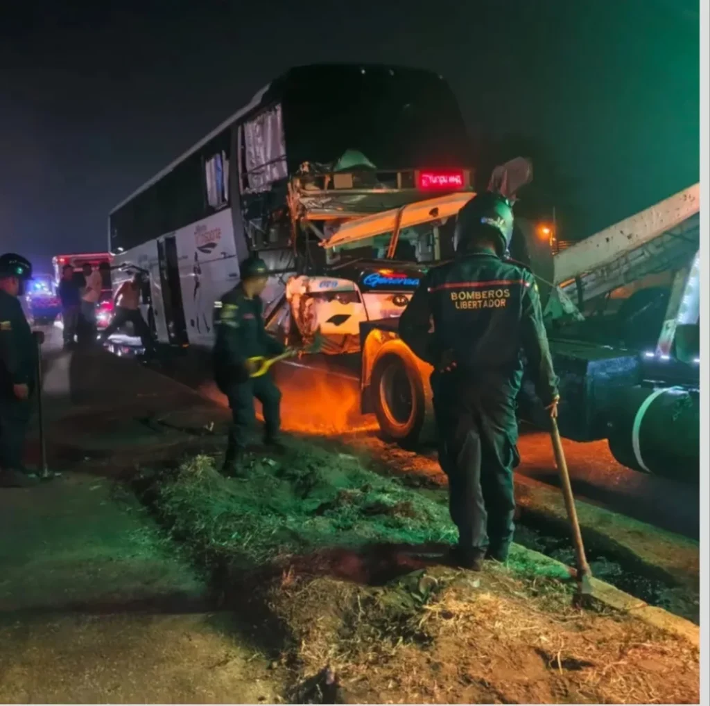 Dos heridos dejó choque entre un camión y un autobús Expreso