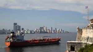 EE.UU. dice que Cuba tiene prohibido recibir petróleo ruso mientras dos cargueros se dirigen a la isla – AlbertoNews