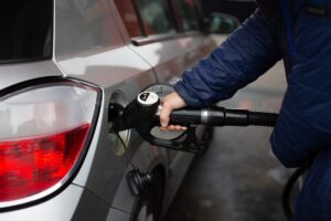 El IPC se dispara al 3,3% en marzo por los carburantes, pero la inflación subyacente aguanta en el 2,7% | europapress.es