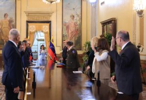 El País: Delcy Rodríguez da la vuelta a su gabinete para dejar atrás al madurismo
