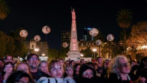 El grito de «memoria, verdad y justicia» vuelve a las calles de Argentina 50 años después del golpe militar | elperiodico.com