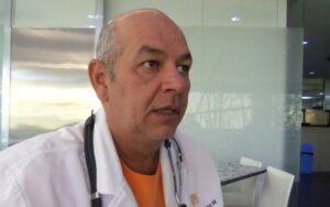 El infectólogo Julio Castro aclaró que "la fiebre amarilla no necesita revacunación"