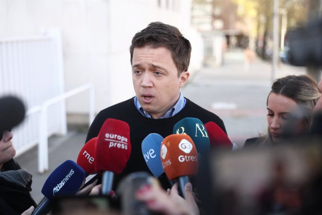 El juez suspende las declaraciones de Errejón y Mouliaá en la querella por presuntas calumnias y los cita el 24 de abril