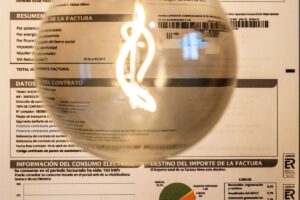 El recibo de la luz cae casi un 5% en marzo, aliviado por las bajadas de impuestos a la electricidad | europapress.es