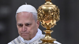 Exorcistas profesionales visitan al papa León XIV y hacen advertencia ‘demoníaca’