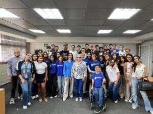 Expresa política Albany Colmenares a estudiantes de la UCV: La libertad no es solo el fin de una dictadura, sino de un sistema
