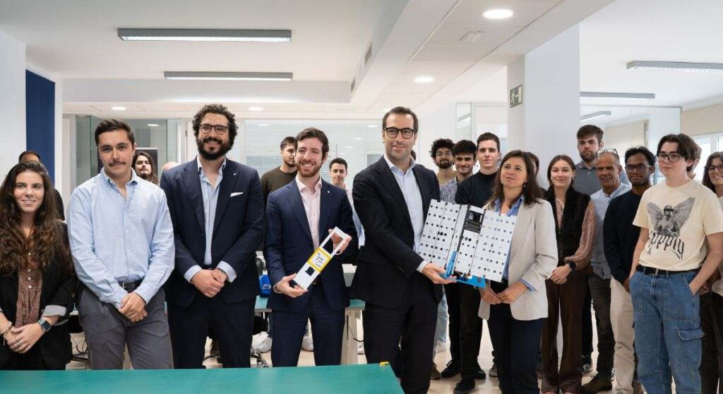 FOSSA Systems culmina con éxito la misión de su satélite número 25, firmado por el vicepresidente Carlos Cuerpo