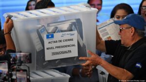 Fiscal general de Honduras comparece en juicio político