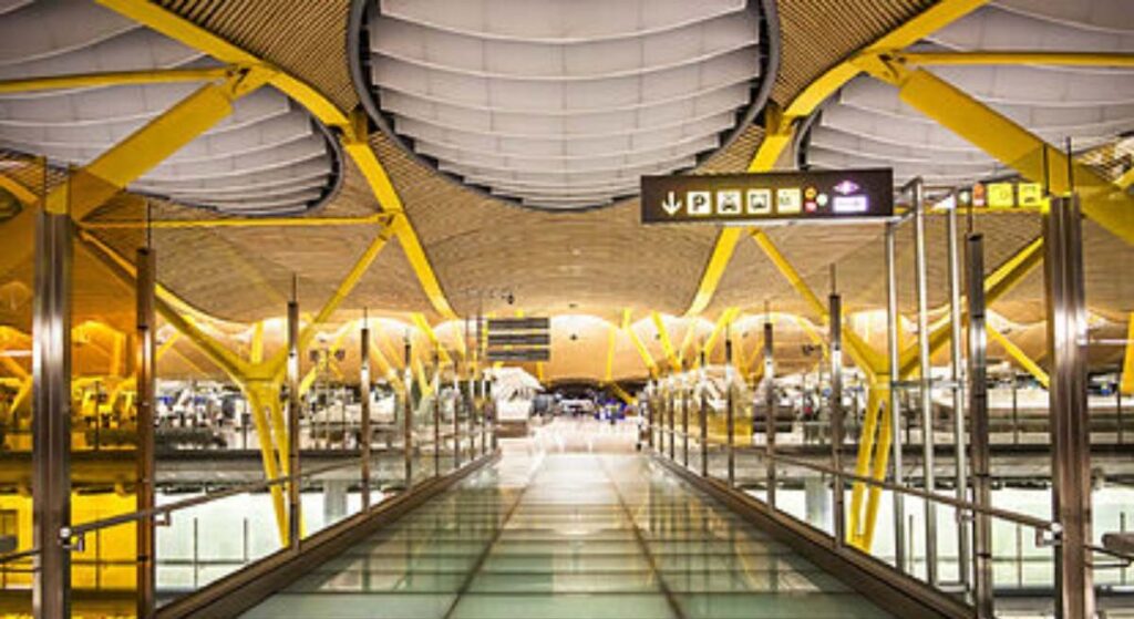 Hasta 8.000 turistas rusos están atrapados en terceros países por la situación en Oriente Medio