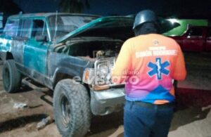 Hombre de 65 años sufrió quemaduras en ambos pies durante incendio de vehículo en el sector Los Rosales