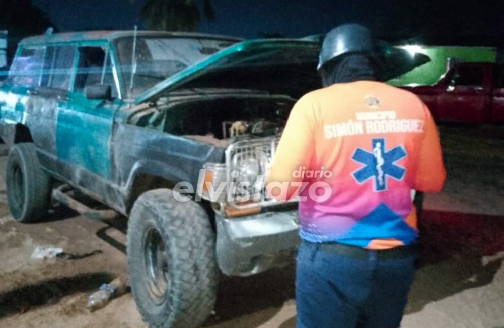 Hombre de 65 años sufrió quemaduras en ambos pies durante incendio de vehículo en el sector Los Rosales