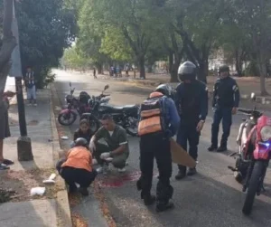 Hombre perdió su pierna tras ser arrollado por una motocicleta