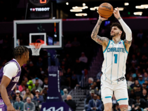 Hornets igualan récord de la franquicia con 26 triples y aplastan a Kings