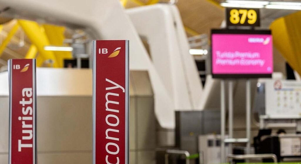 Iberia y los sindicatos cierran el acuerdo sobre el ERE para la salida de 996 personas