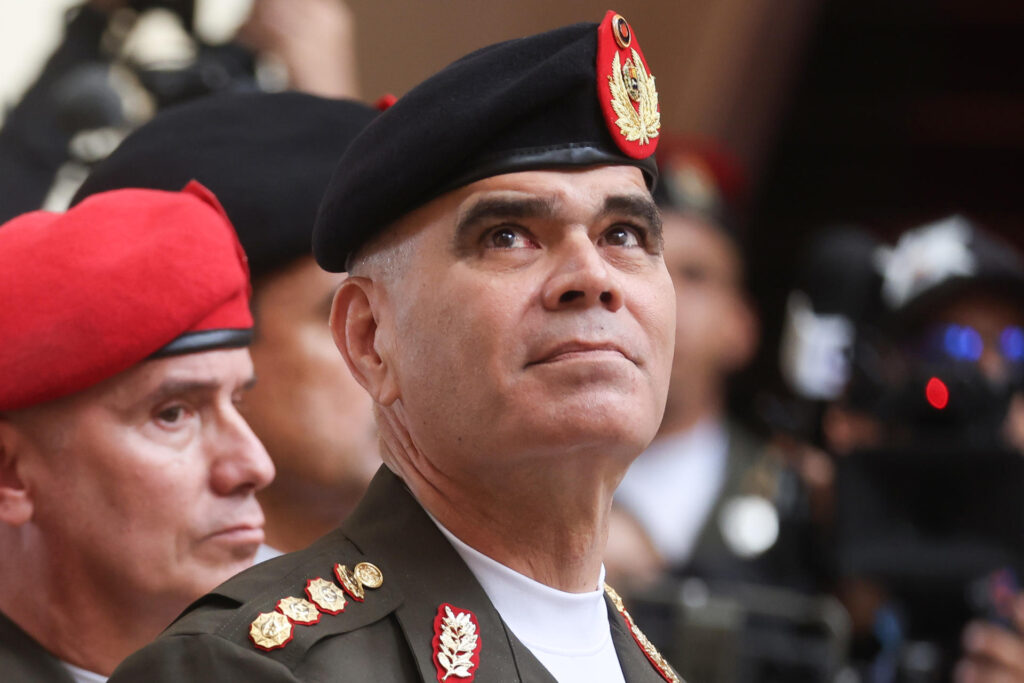 Insight Crime: ¿Qué significa la destitución de Vladimir Padrino para el crimen organizado en Venezuela?