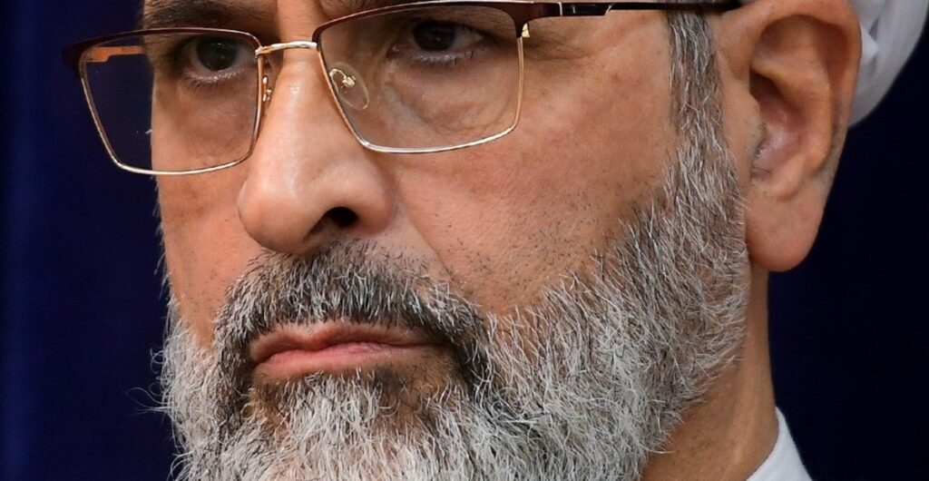 Irán completa su "triunvirato de transición" con la elección del destacado clérigo y jurista Alireza Arafi