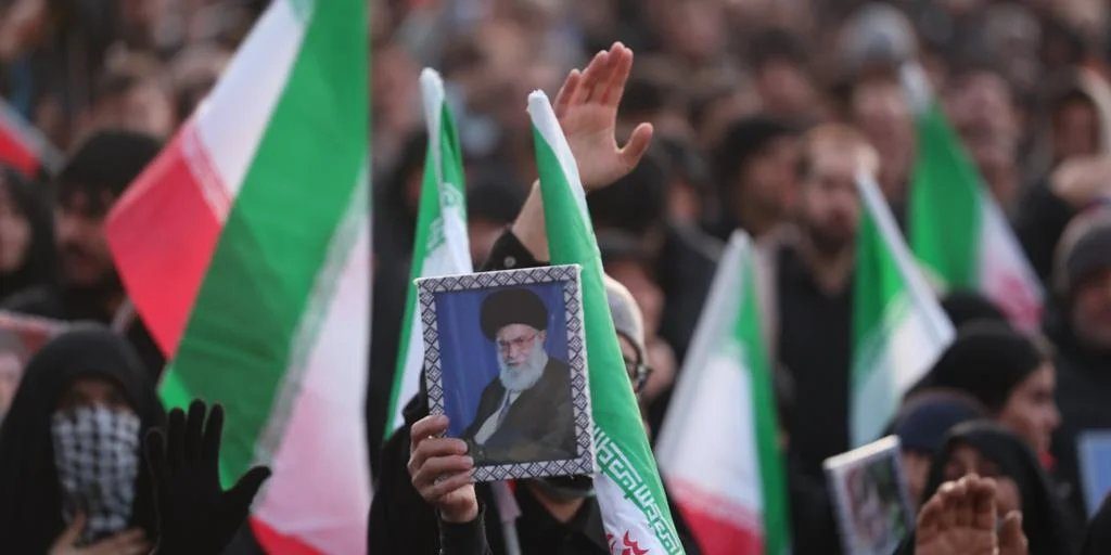 Irán confirma la muerte del ayatolá Jamenei