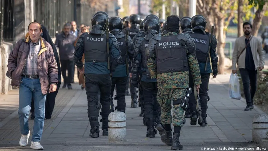Irán detiene a 466 personas por actividades opositoras