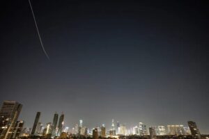 Irán dice haber golpeado varios puntos de Israel y países del Golfo – AlbertoNews