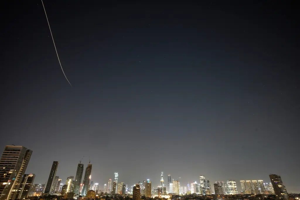 Irán dice haber golpeado varios puntos de Israel y países del Golfo - AlbertoNews