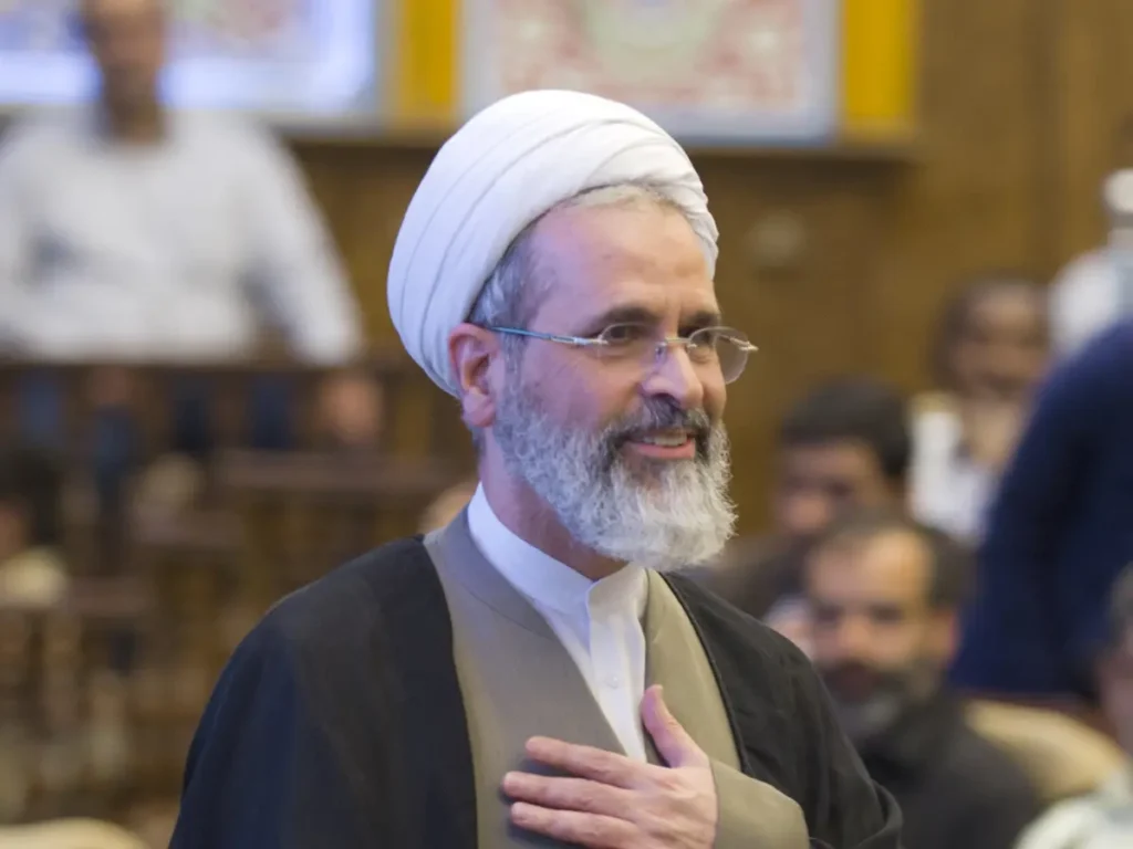 Irán nombró al ayatollah Alireza Arafi para integrar el consejo de liderazgo interino tras la muerte de Jameneí - AlbertoNews