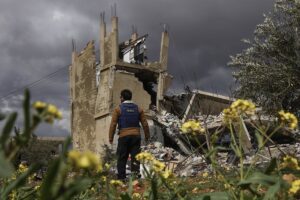 Israel confirma su responsabilidad en bombardeos contra gasolineras en Líbano y argumenta que tienen lazos con Hezbolá | europapress.es