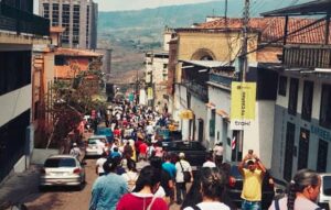 Joven liberado en Táchira relató cómo fue abordado por sujetos armados durante una protesta (VIDEO)