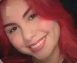 Joven muere electrocutada por el cargador de su celular