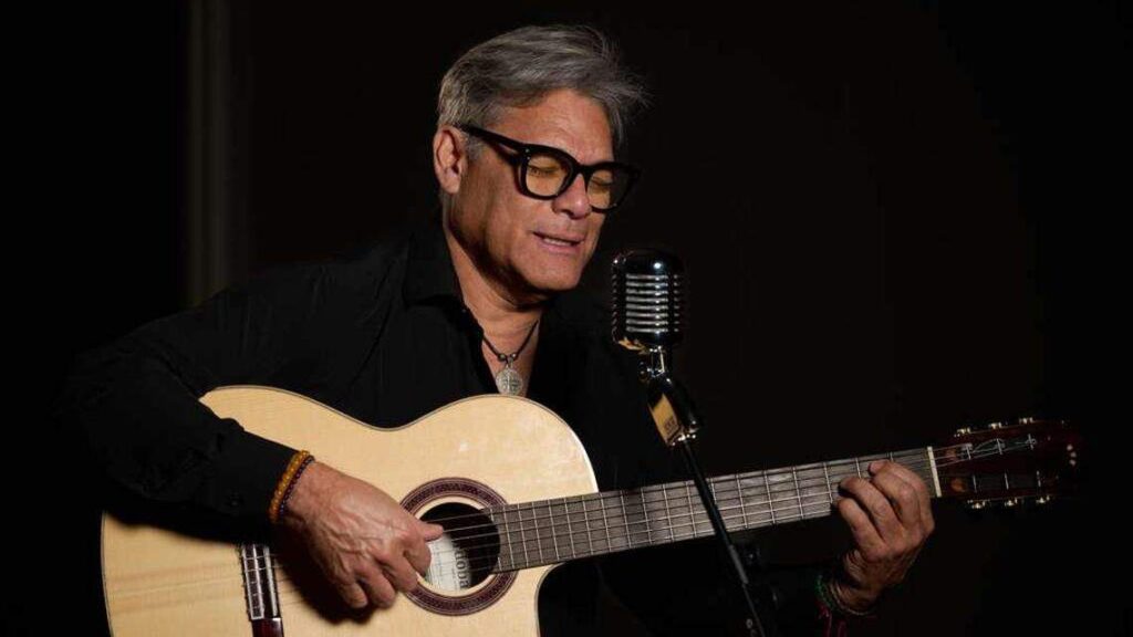 Juan Carlos Luces rinde homenaje a Juan Gabriel