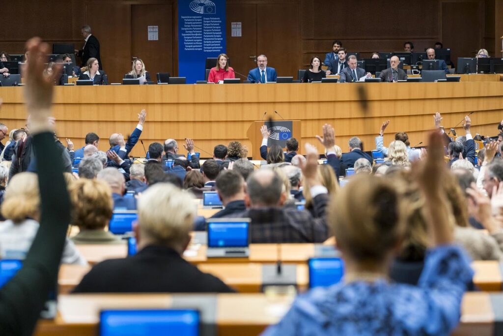 La Eurocámara allana la adopción del pacto arancelario con EEUU pero con condiciones si hay más amenazas