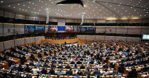 La Eurocámara aprueba el acuerdo con EE.UU. con condiciones añadidas que permitan suspenderlo