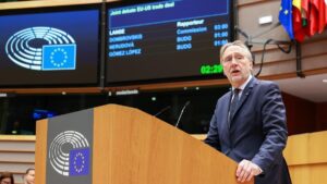 La Eurocámara da «un paso indispensable» para rebajar los aranceles a Estados Unidos