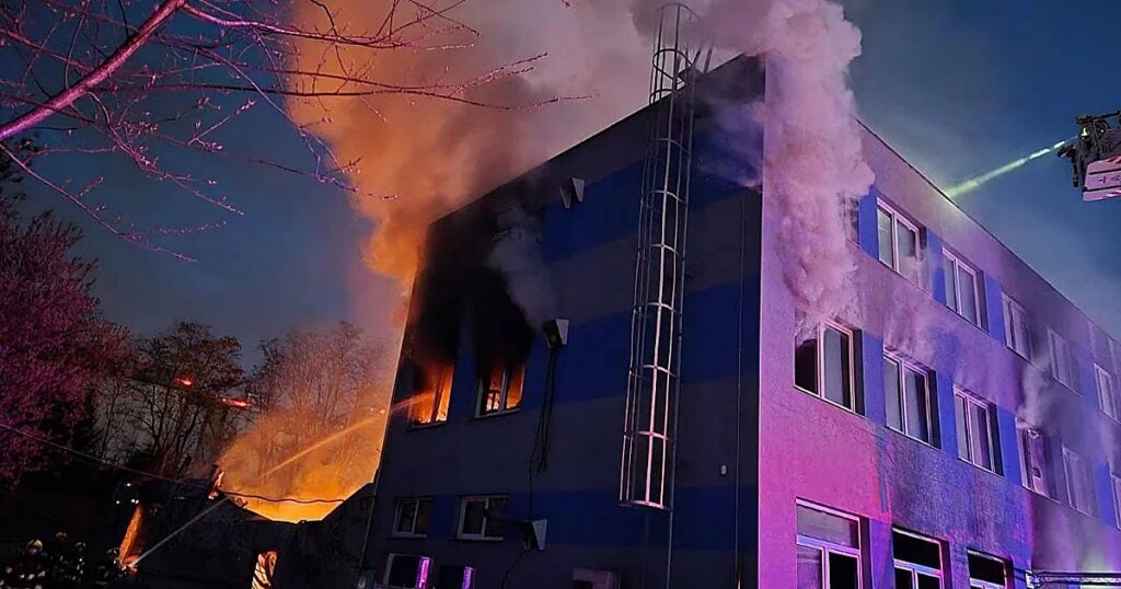 La Policía checa investiga como atentado terrorista un incendio en una fábrica de armas vinculada a Israel