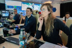 La científica argentina que descendió casi 5000 metros frente a Alaska y lideró el equipo que descubrió una medusa gigante | National Geographic