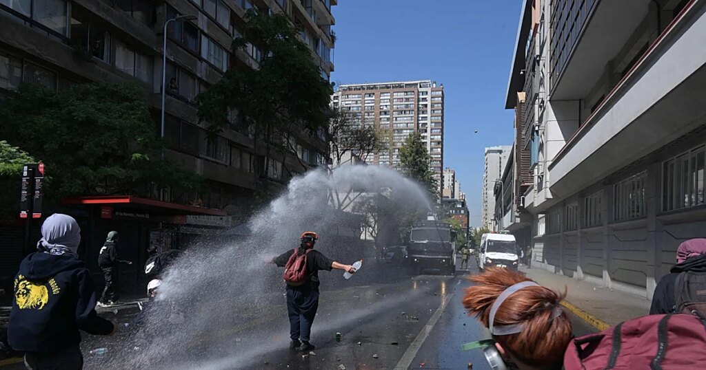 La crisis de combustible enciende las primeras protestas en Chile contra el presidente Kast