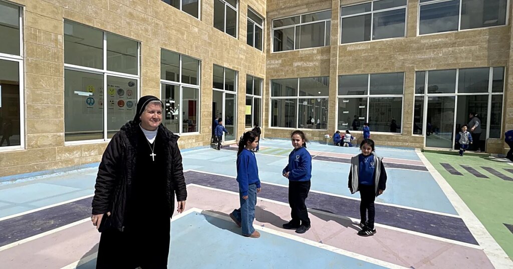 La escuela cristiana del Líbano que desafía el horror de los bombardeos