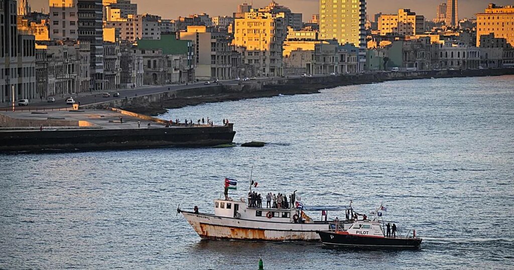 La flotilla a Cuba intenta lavar la imagen del régimen en medio de su peor crisis