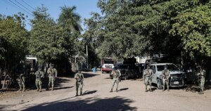 La hija del narco ‘Mayo’ Zambada, detenida y luego liberada en una operación con once muertos en México