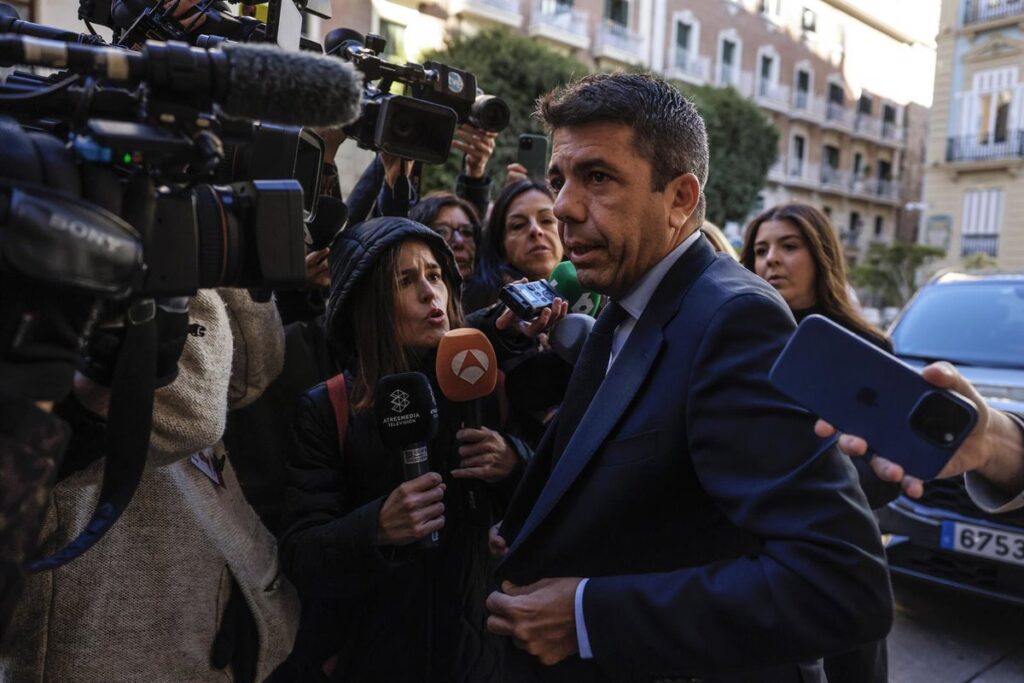 La jueza de la dana cita a declarar a Mazón como testigo y le pide que aporte voluntariamente sus llamadas y mensajes