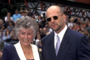 La madre de Bruce Willis sorprendió a todos a los 90 años como voluntaria de la Policía de Los Ángeles