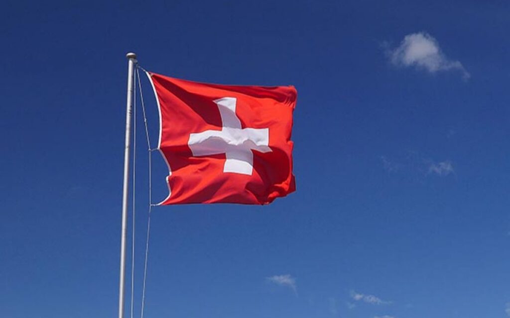 La neutral Suiza bloquea la exportación de material de guerra a EEUU por la guerra de Irán - AlbertoNews