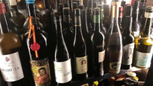 La sidrería de Gijón donde puedes comer callos y torreznos mientras bebes los mejores vinos del mundo
